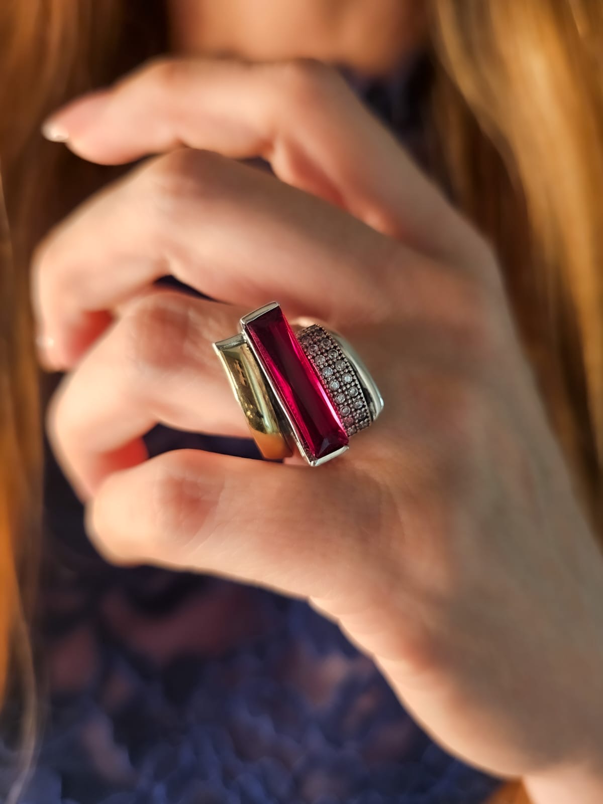 Anillo Triángulo de Amor Rojo 